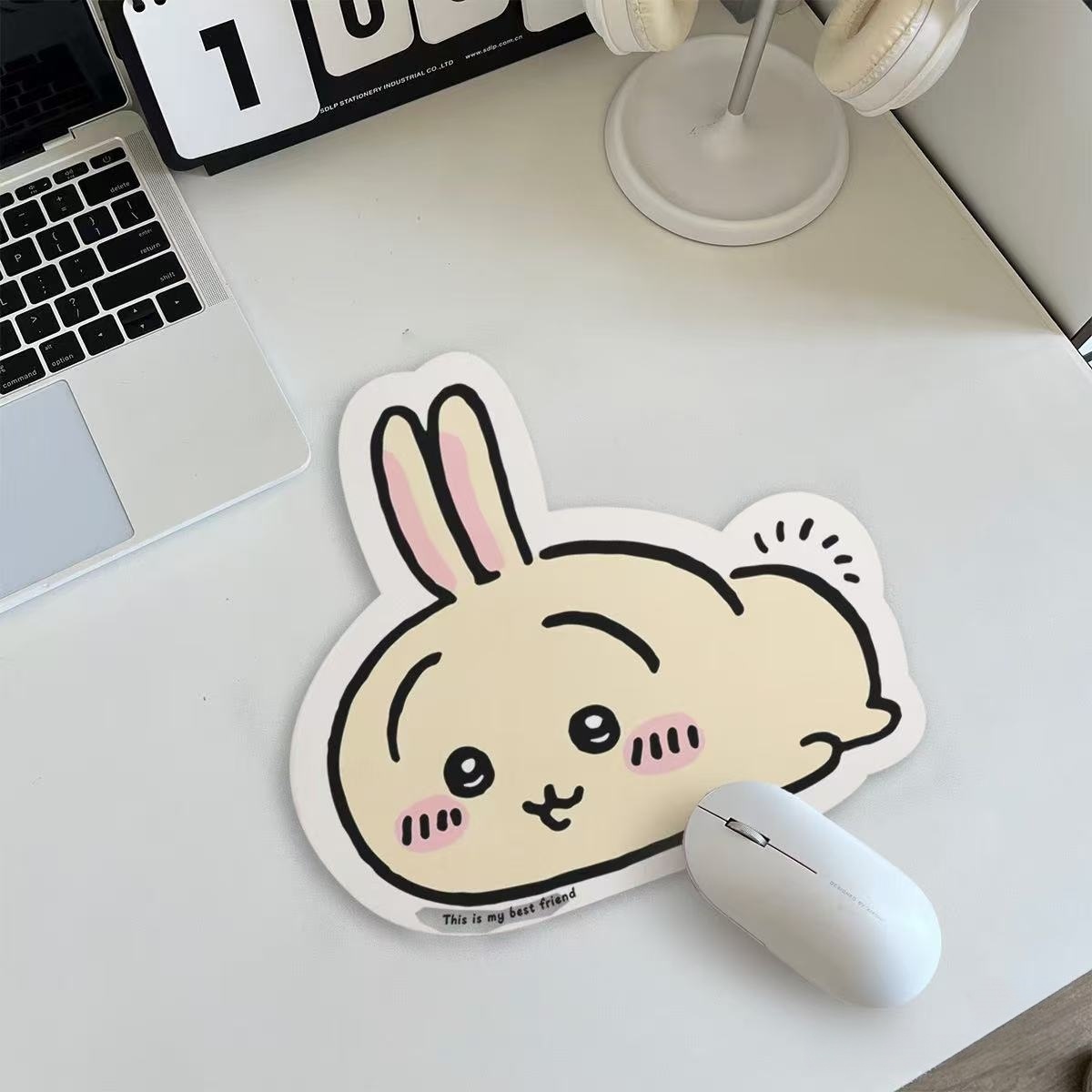 Chiikawa 漫画 Jiyi Usagi Hachiwa - Leather Desk Pad のレビューと価格